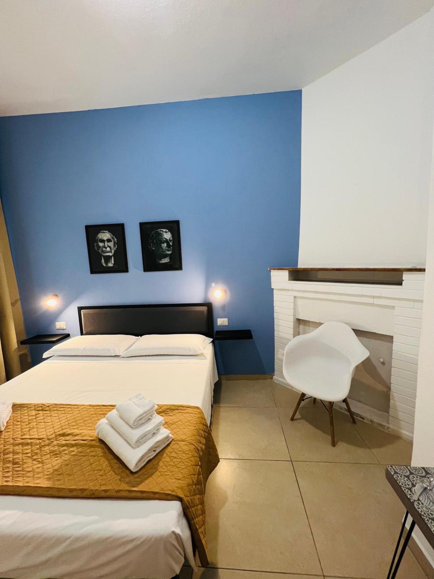 Les Chambres De Francoise Guest House ออลเบีย ภายนอก รูปภาพ