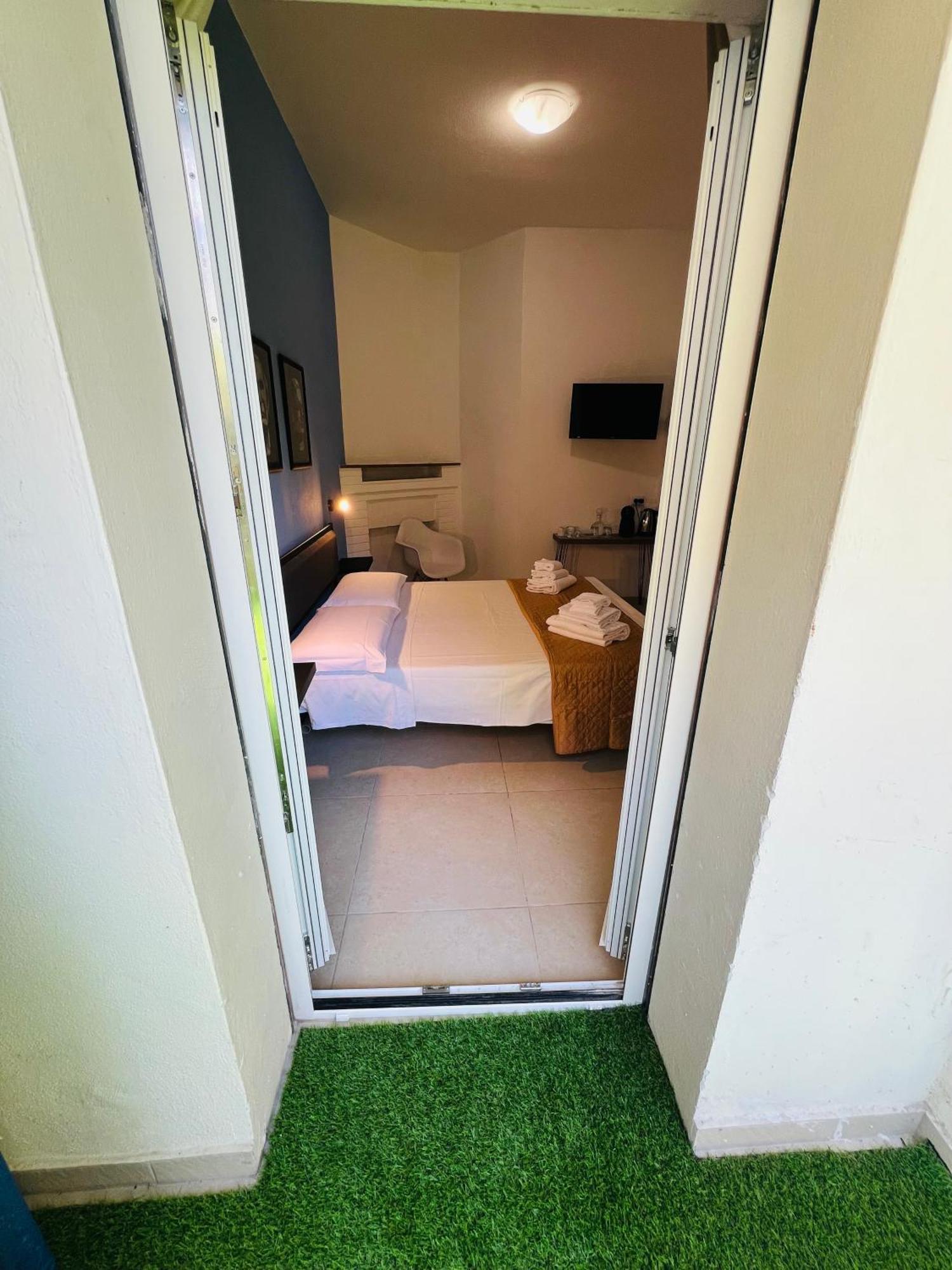 Les Chambres De Francoise Guest House ออลเบีย ภายนอก รูปภาพ