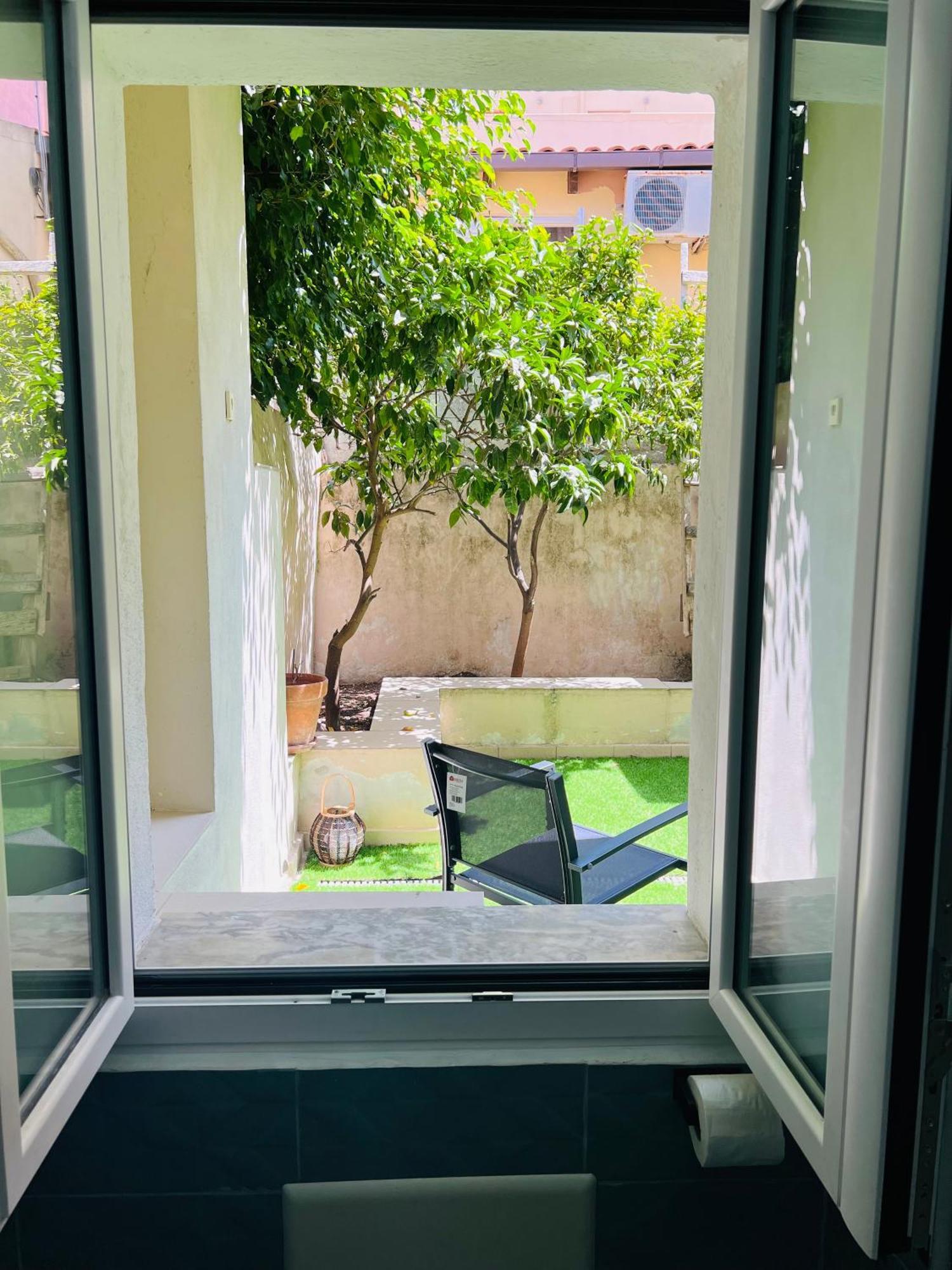 Les Chambres De Francoise Guest House ออลเบีย ภายนอก รูปภาพ